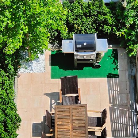 Eleonoras Ferienwohnung In Wuerzburg Stadt Mit Terrasse Im Erdgeschoss Inklusive Eigenen Parkplaetzen Vor Der Tuer Dış mekan fotoğraf
