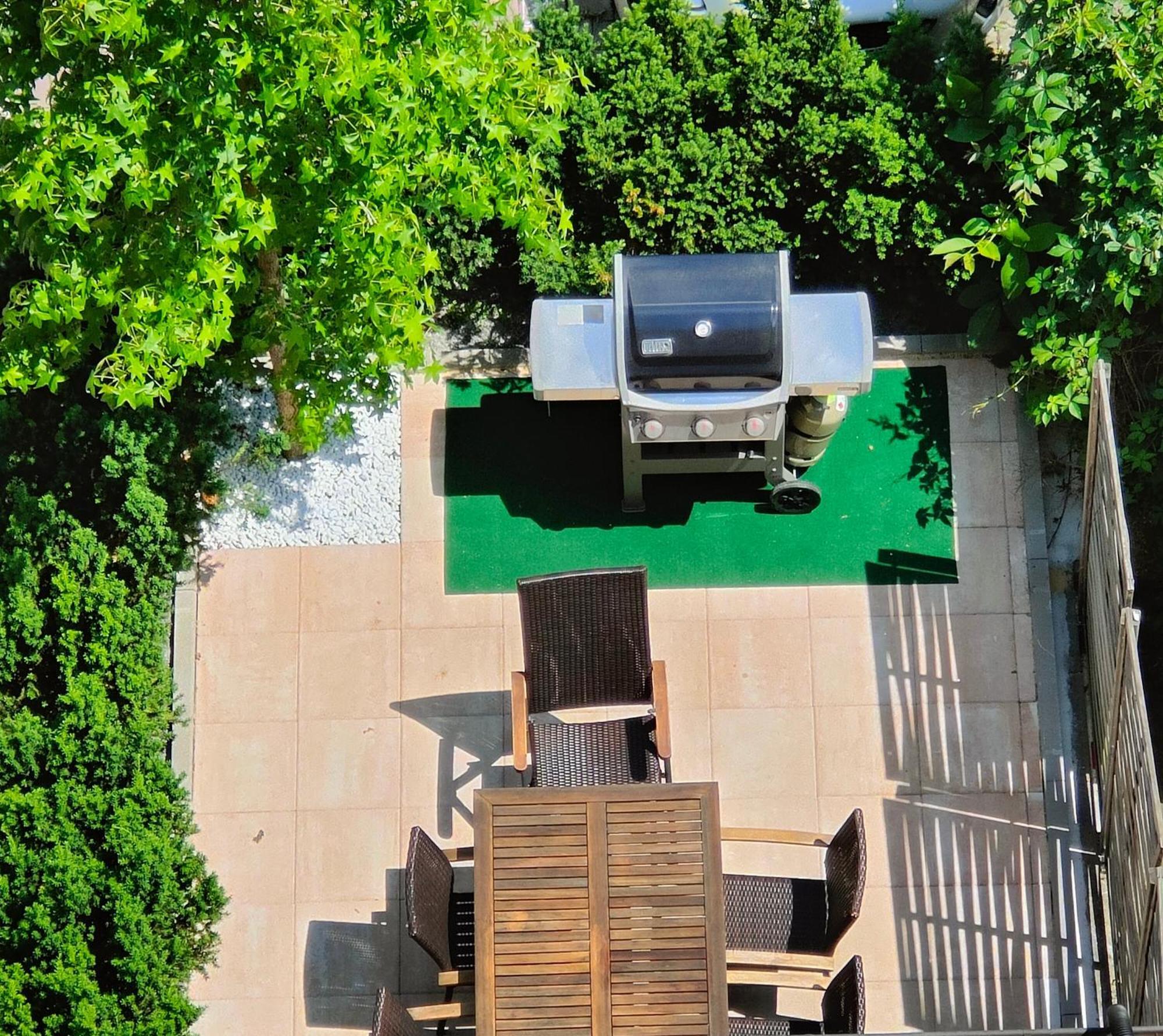 Eleonoras Ferienwohnung In Wuerzburg Stadt Mit Terrasse Im Erdgeschoss Inklusive Eigenen Parkplaetzen Vor Der Tuer Dış mekan fotoğraf